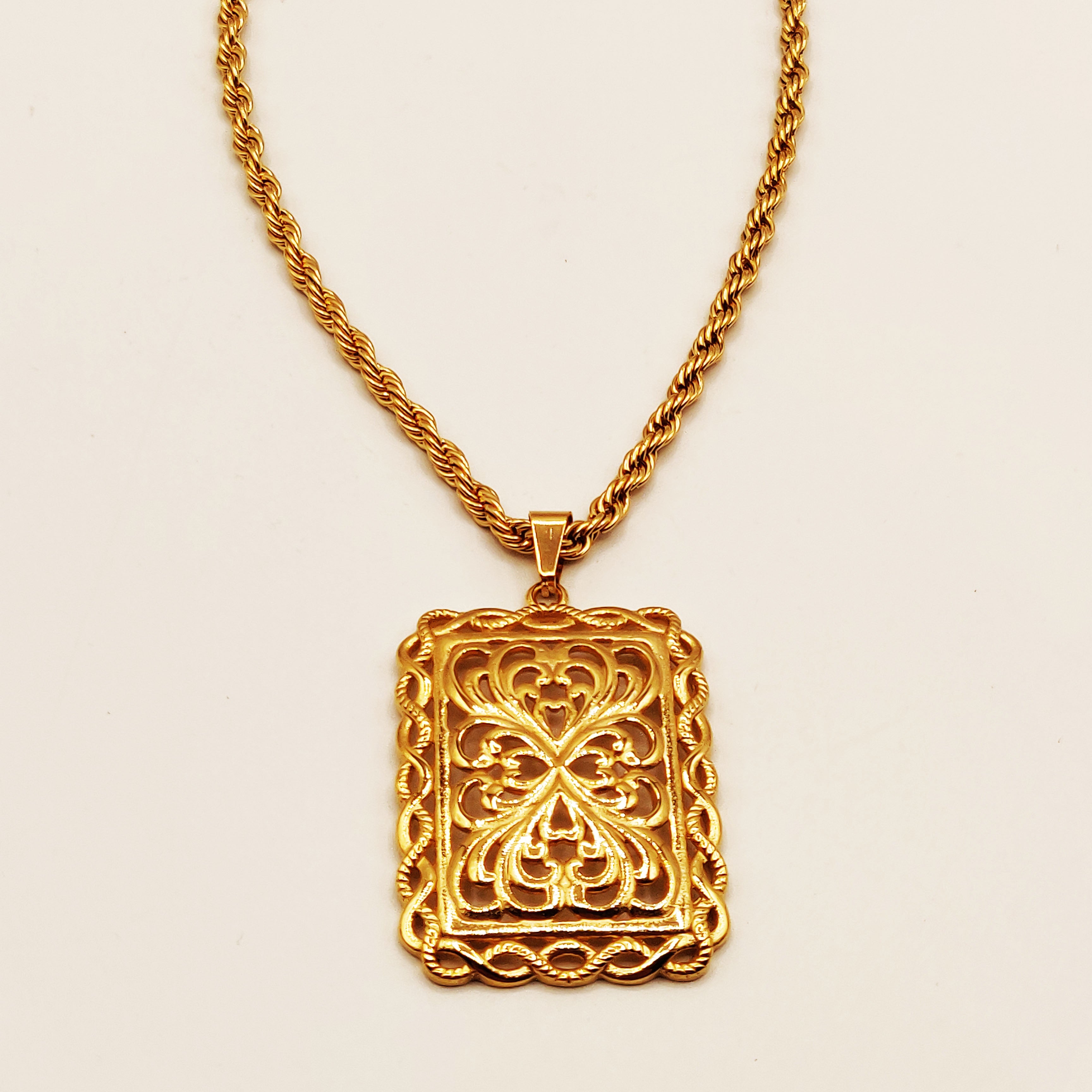 Collier Torsade Cadre Rectangle Motifs Orientaux Luxe