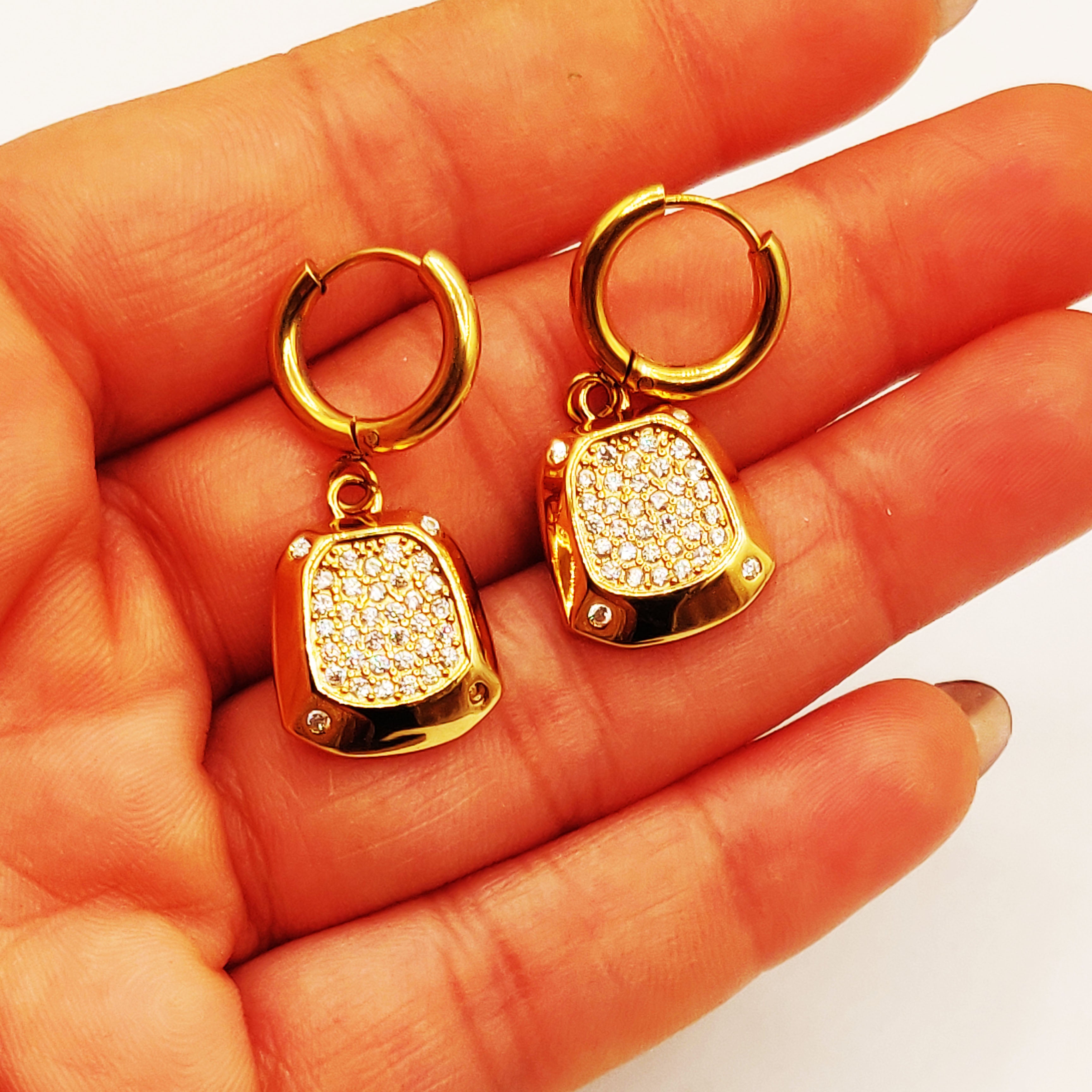 Boucles d'oreilles Maillons Rectangle Multi Cristaux Coins Cristaux Luxe
