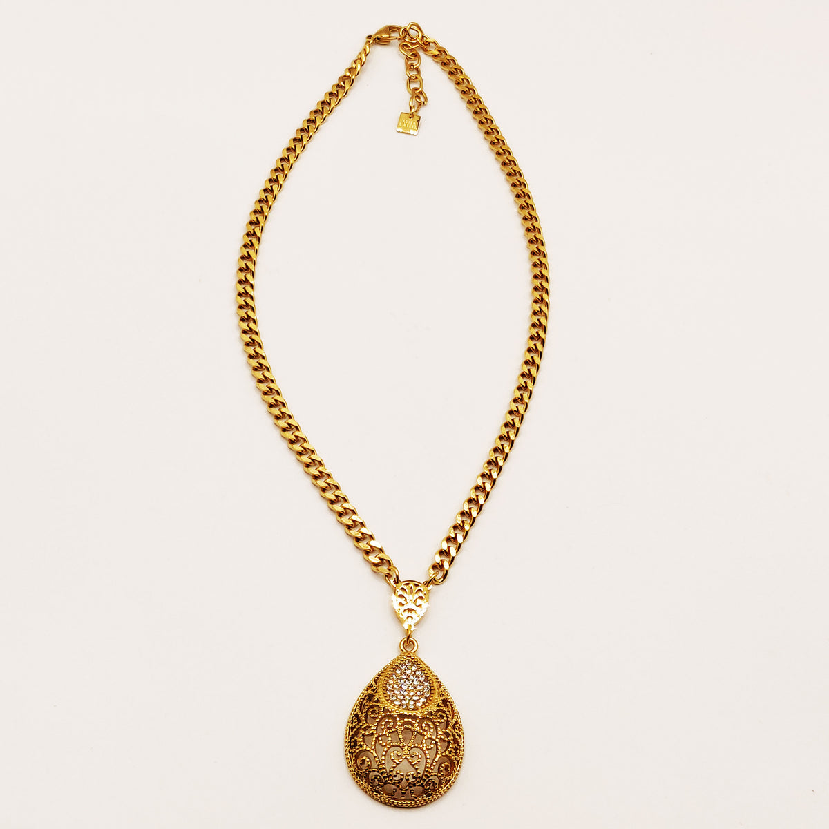 Collier Tresse Goutte Bombée Motifs Orientaux et Cristaux Luxe