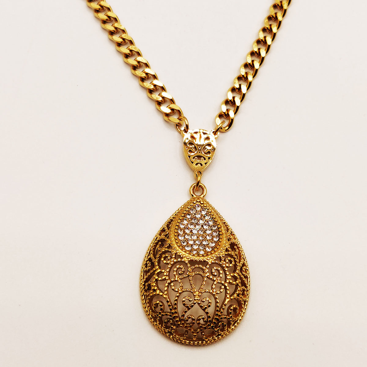 Collier Tresse Goutte Bombée Motifs Orientaux et Cristaux Luxe
