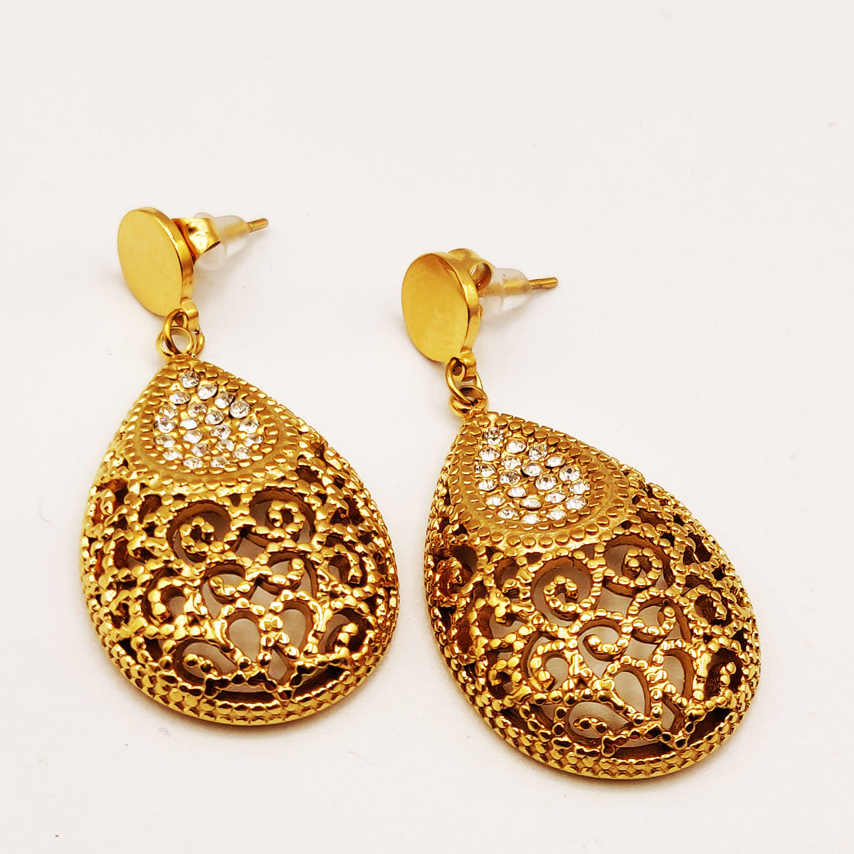 Boucles d'oreilles Tresse Goutte Bombée Motifs Orientaux et Cristaux Luxe