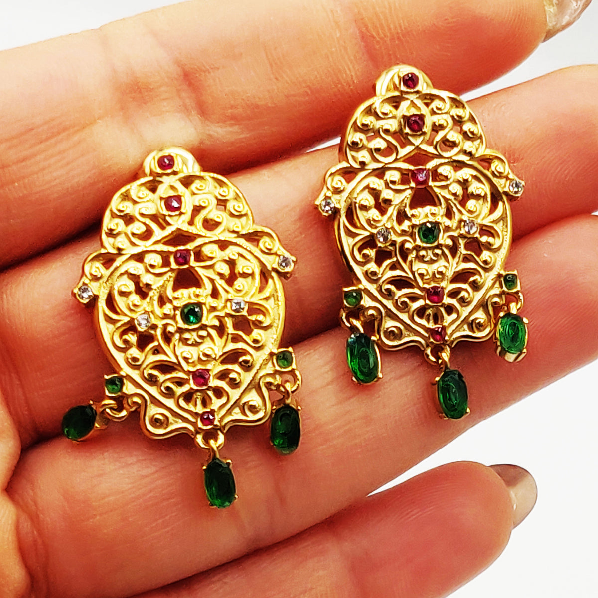 Boucles d'oreilles Torsade Grand Coeur Oriental Cristaux Verts et Rouges Luxe