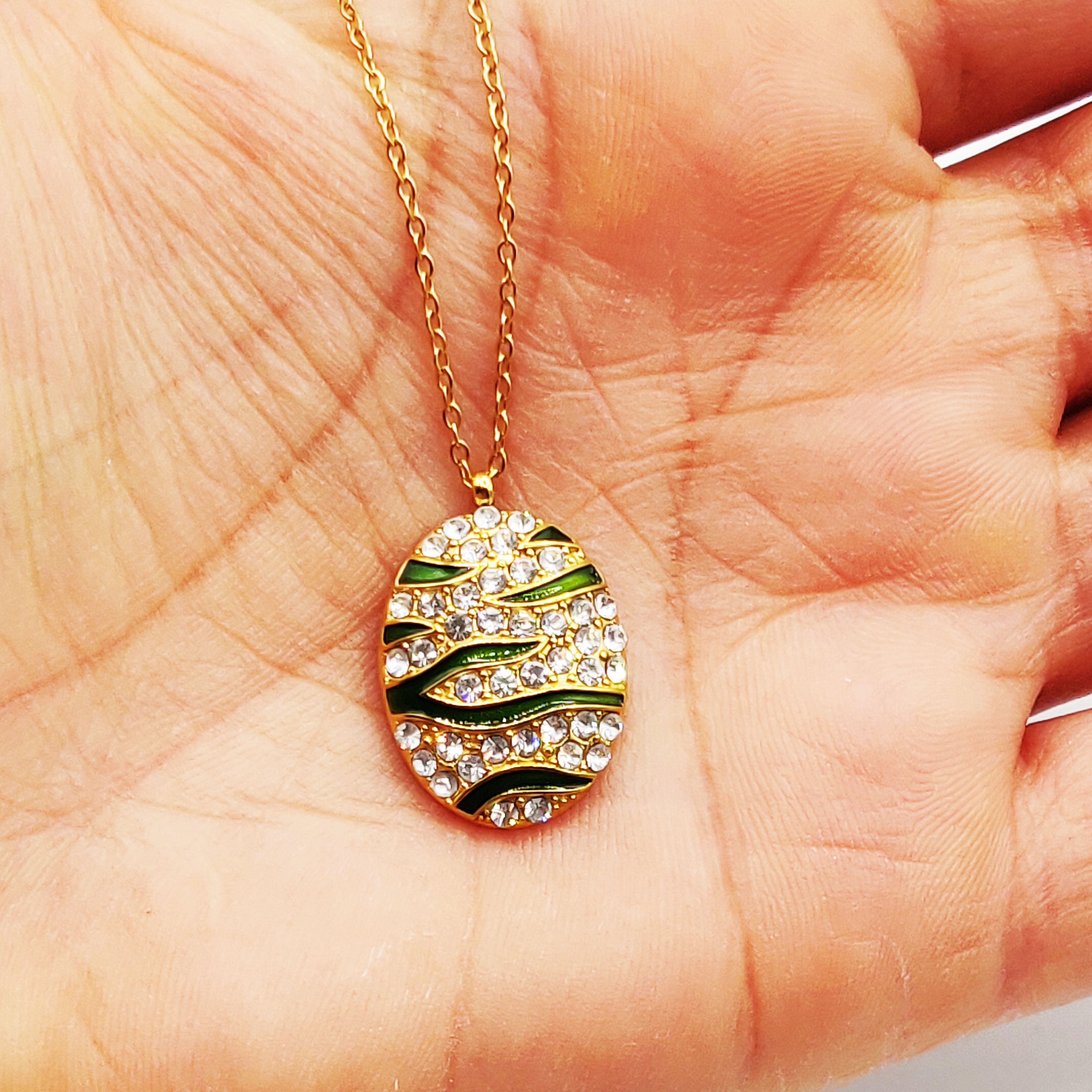 Collier Oeuf de Dragon Vert et Cristaux