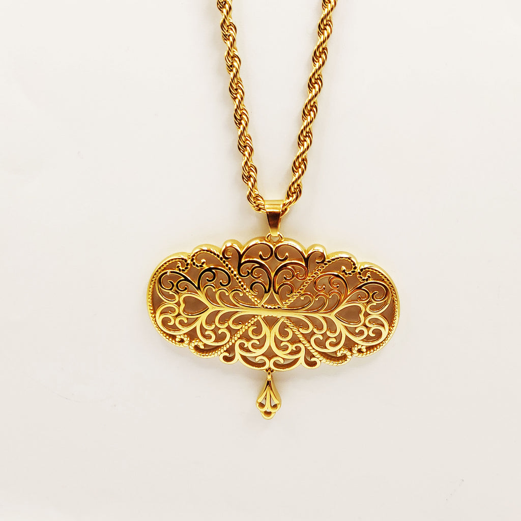 Collier Torsade Pendentif Ovale Motifs Orientaux Luxe