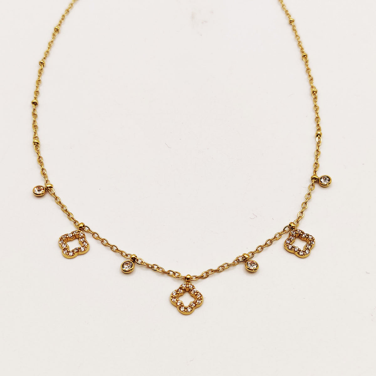 Collier Triple Trèfles Tour Cristaux et Cristaux Luxe