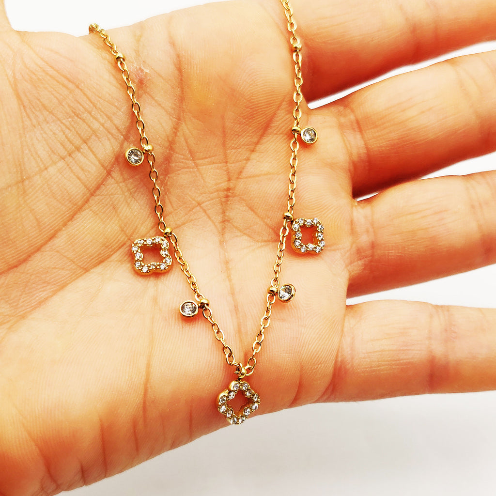 Collier Triple Trèfles Tour Cristaux et Cristaux Luxe