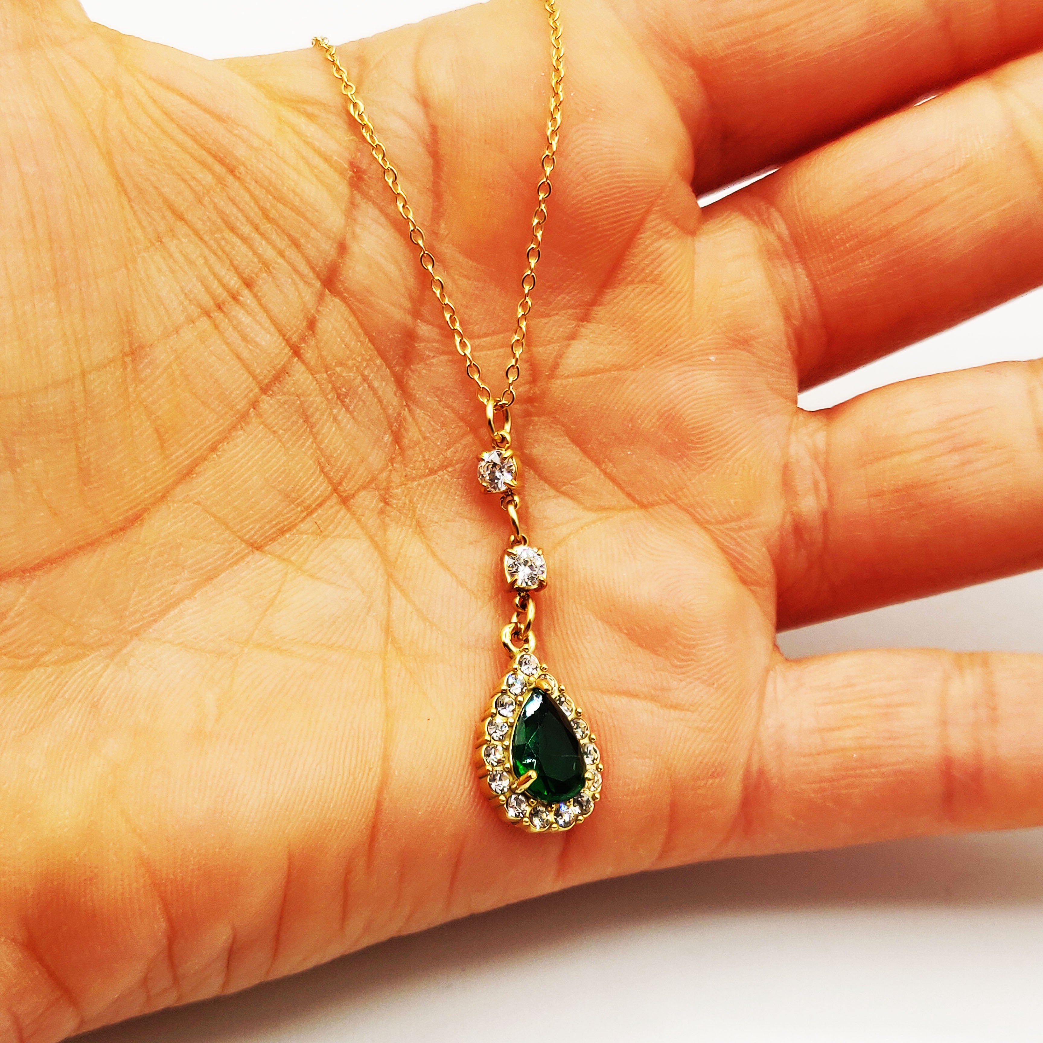 Collier Goutte Cristal Vert Tour Cristaux Luxe