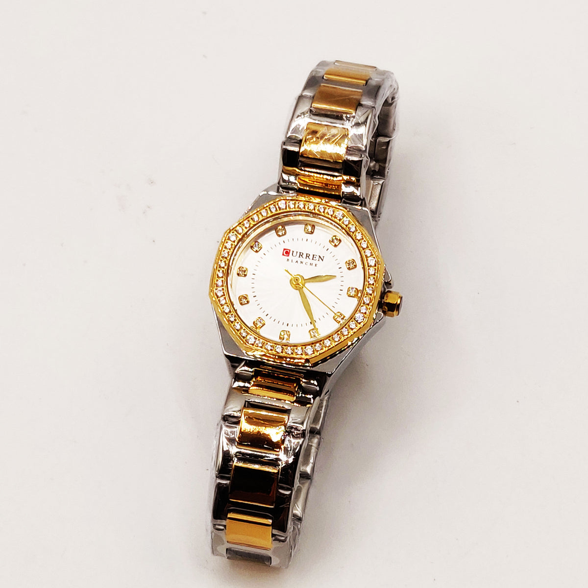 Montre Curren C9100L Bracelet Argenté et Doré Fond Blanc