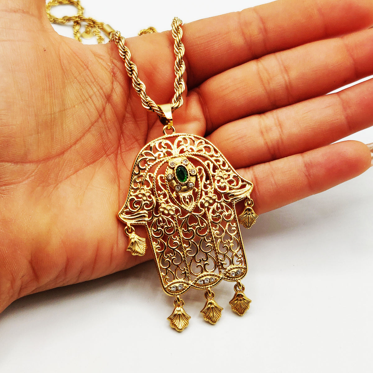 Collier Torsade Grand Pendentif Main de Fatma Motifs Orientaux Pierre Verte Luxe