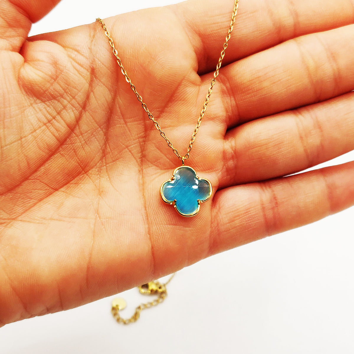 Collier Trèfle Pierre Bleue Claire
