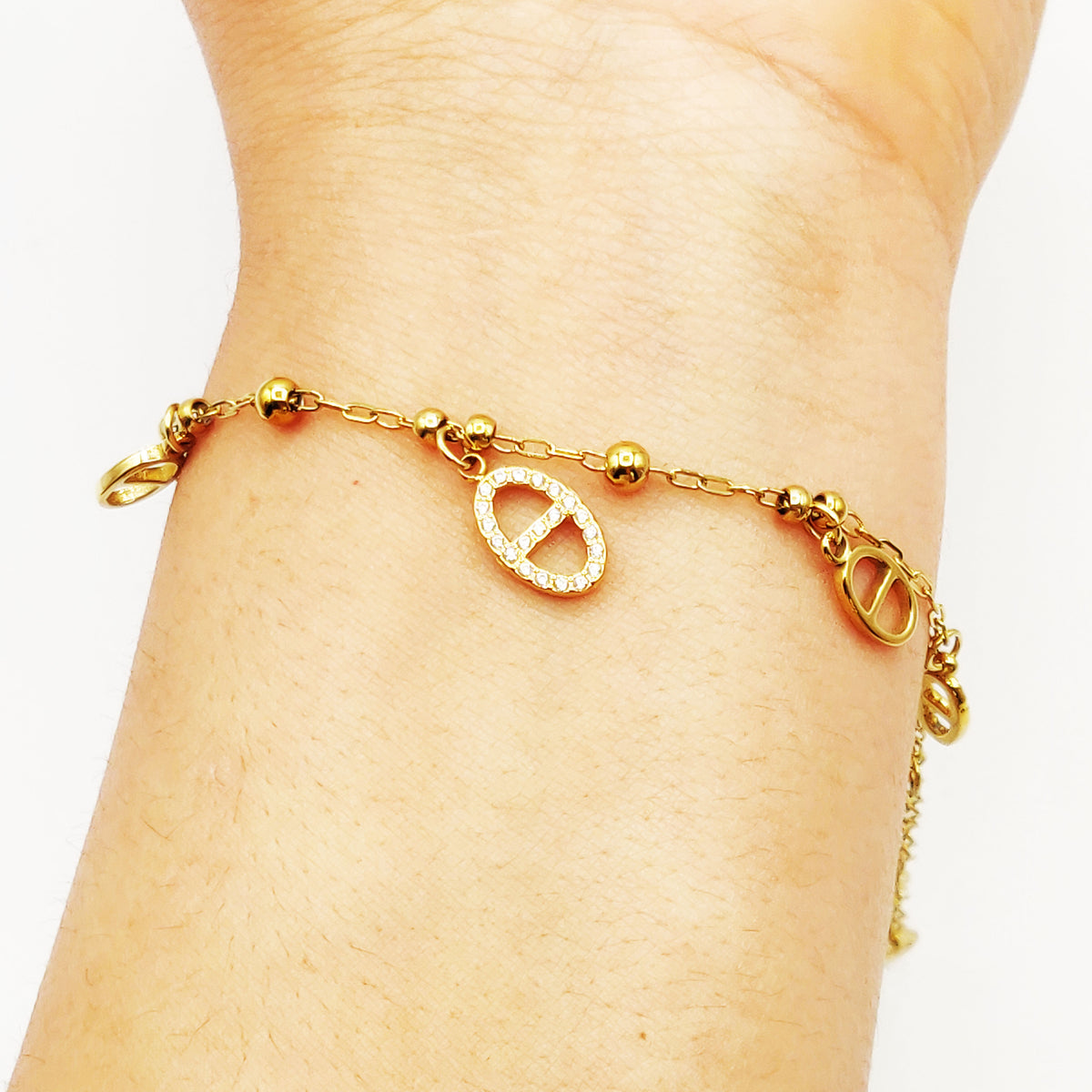 Bracelet Multi H Luxe et Perles d'imitation Dorées