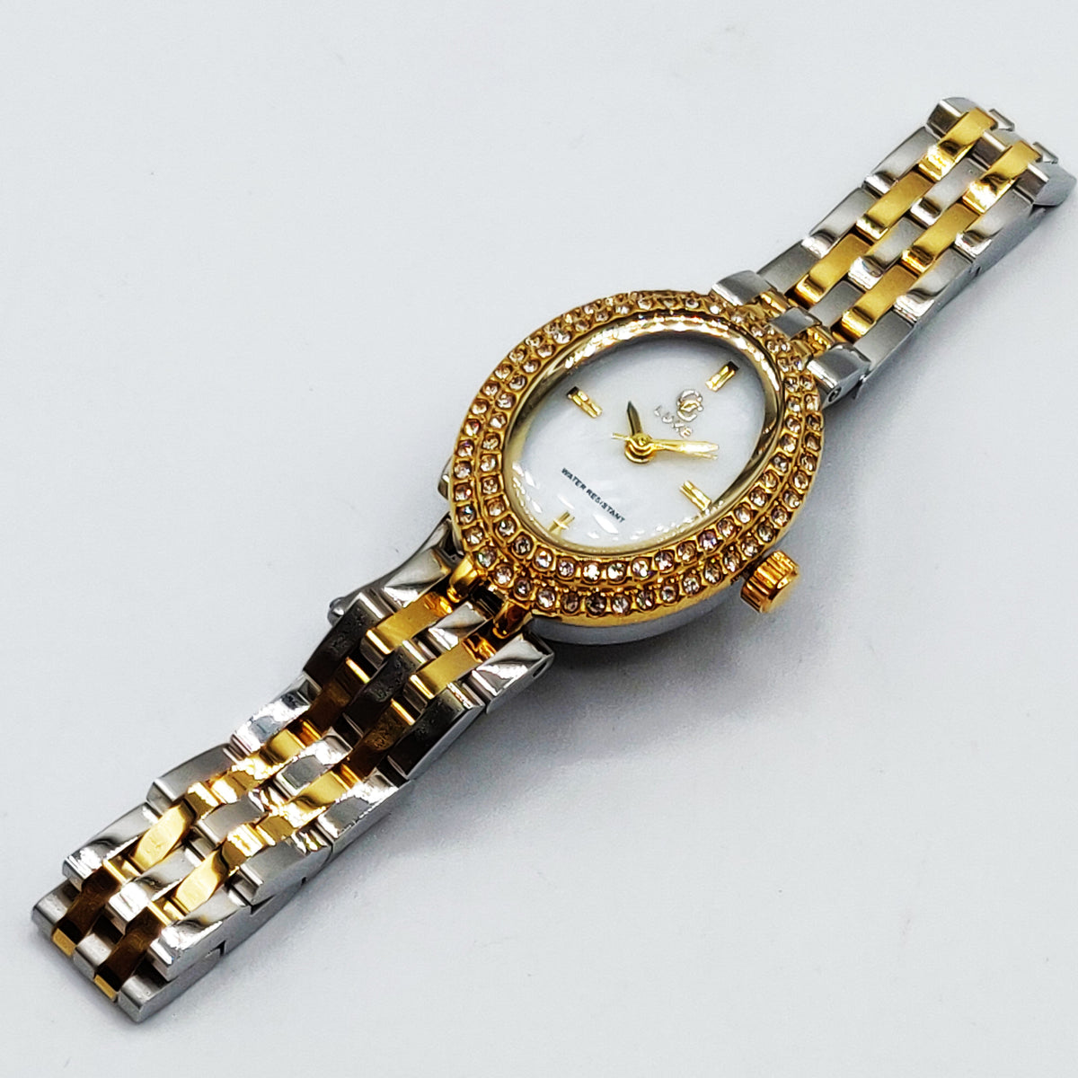 Montre GG Luxe q88402 Fond Blanc