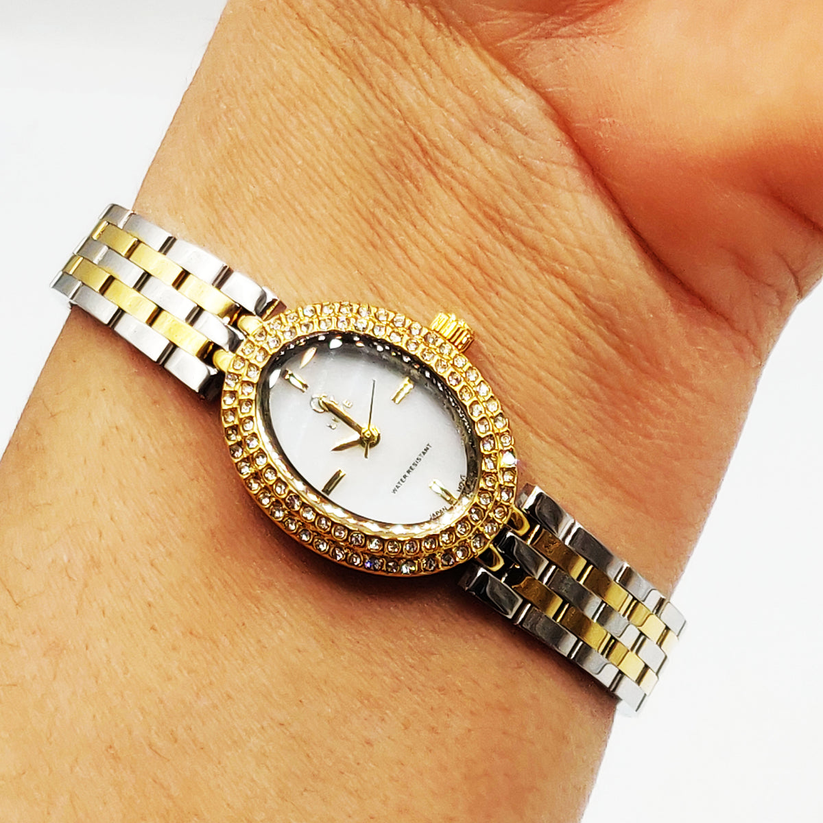Montre GG Luxe q88402 Fond Blanc