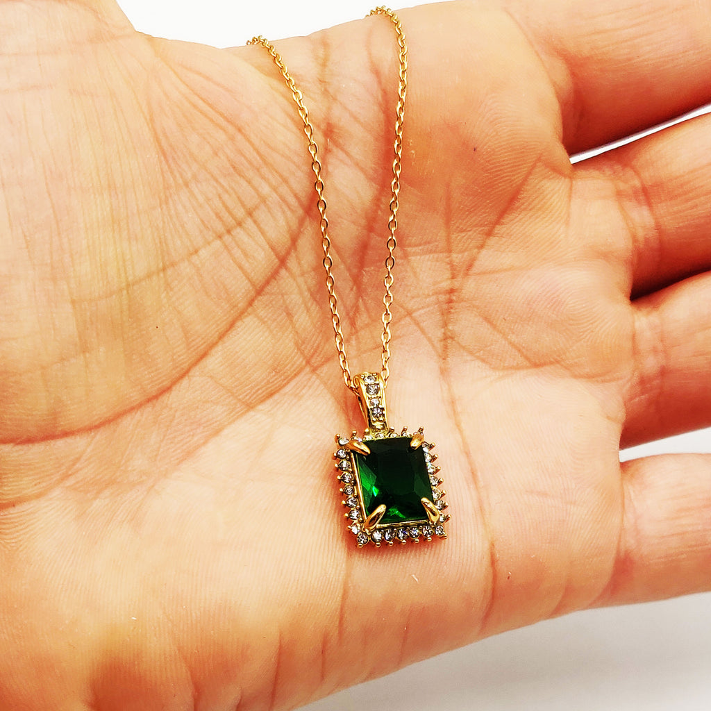 Collier Grand Cristal Vert Rectangle Tour Cristaux Luxe