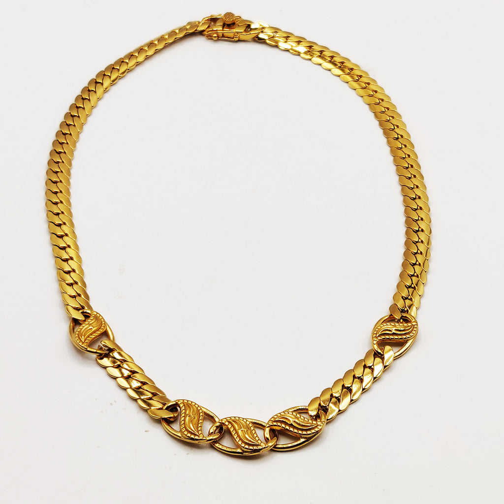 Collier Tresse Resserrée Pendentifs Ovales Orientaux Fermeture Originale Luxe