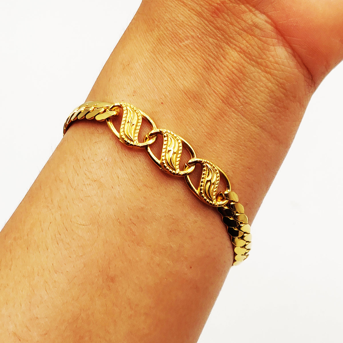 Bracelet Tresse Resserrée Pendentifs Ovales Orientaux Fermeture Originale Luxe
