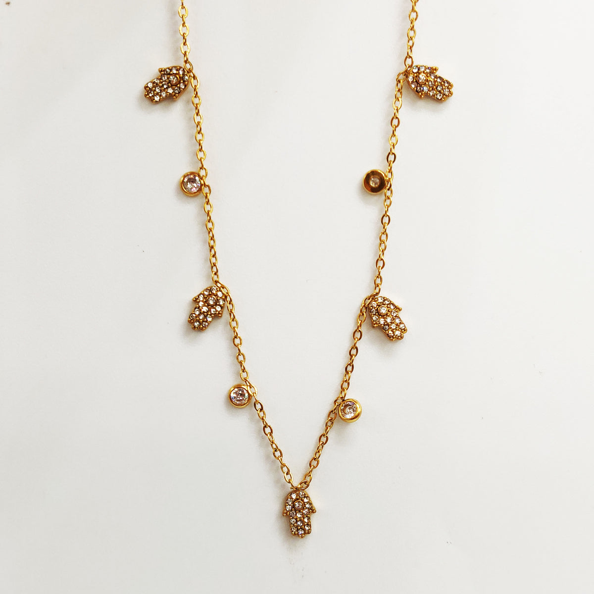 Collier Multi Mains de Fatma Cristaux et Cristaux Ronds Luxe
