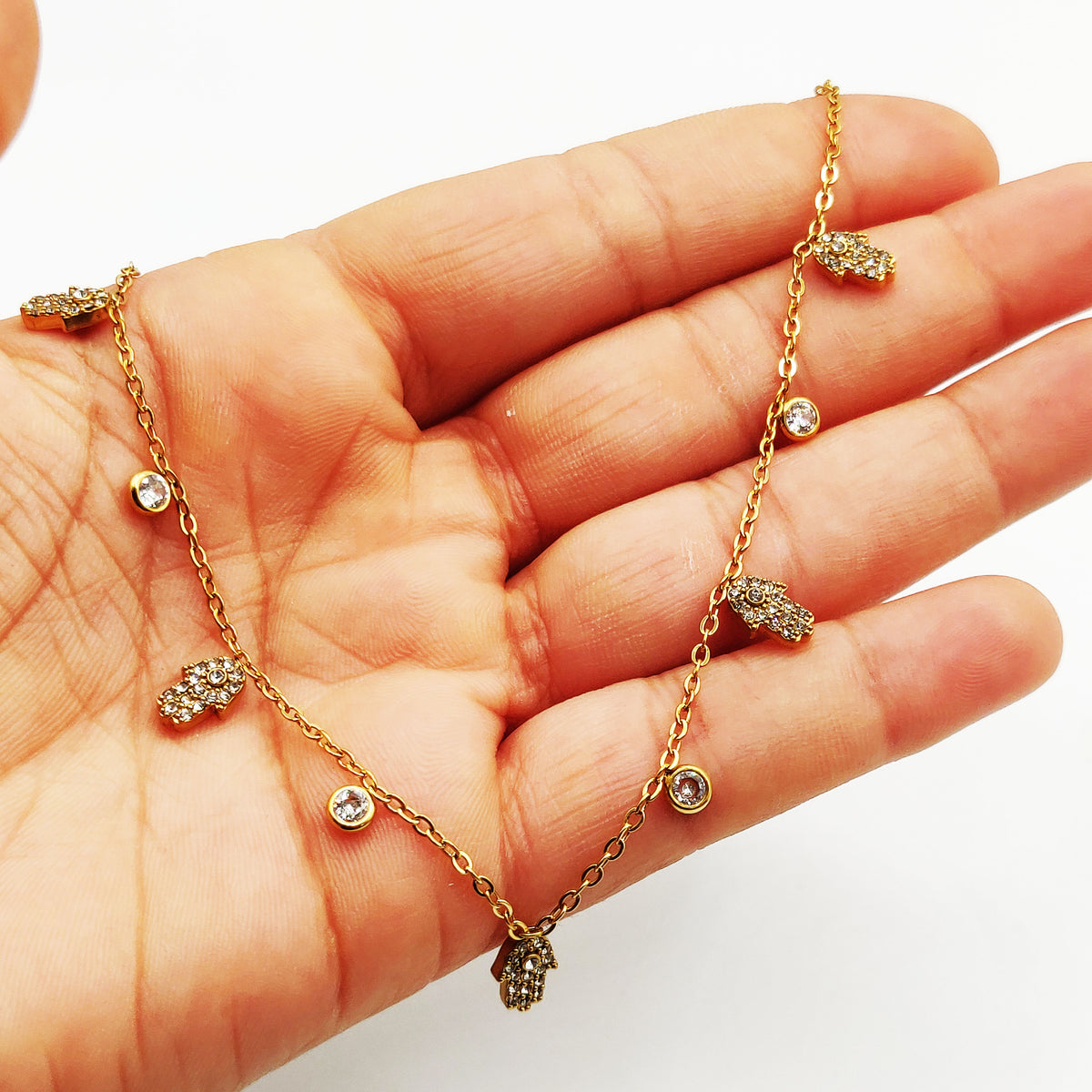 Collier Multi Mains de Fatma Cristaux et Cristaux Ronds Luxe