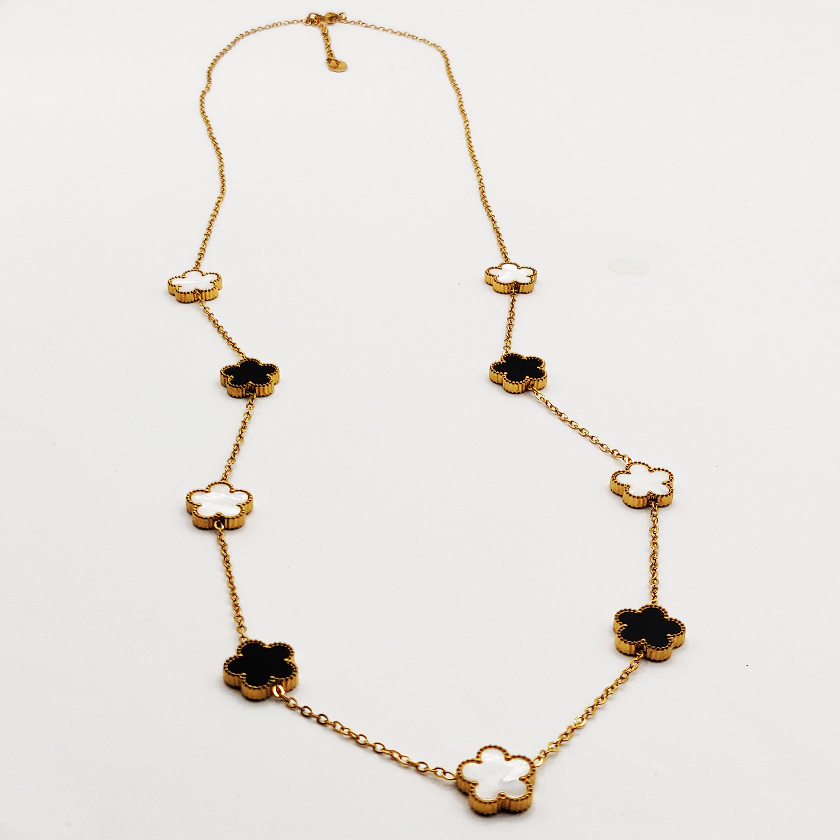 Collier / Sautoir Multi Marguerites Noires et Blanches Tour Perles d'imitation Dorées Luxe