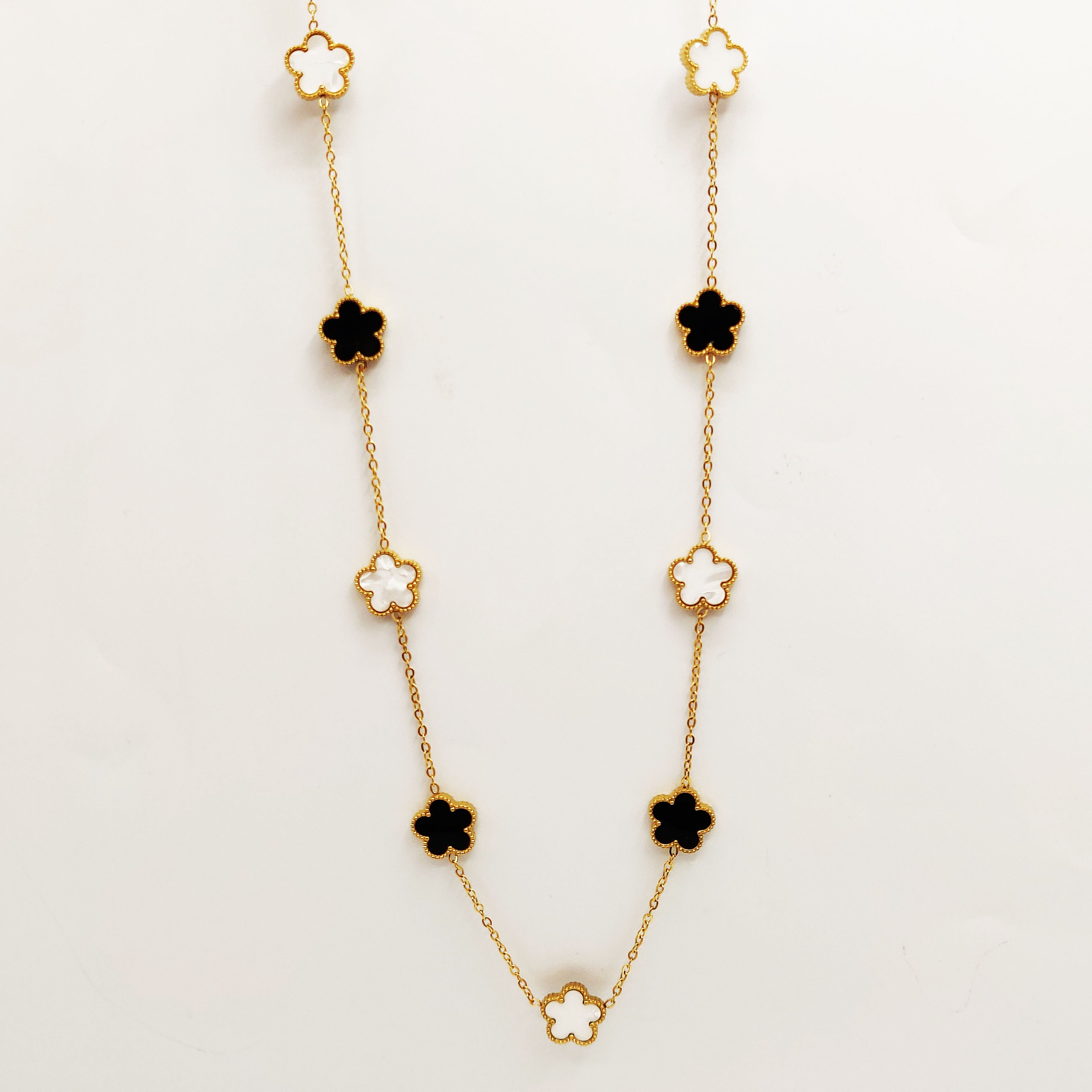 Collier / Sautoir Multi Marguerites Noires et Blanches Tour Perles d'imitation Dorées Luxe