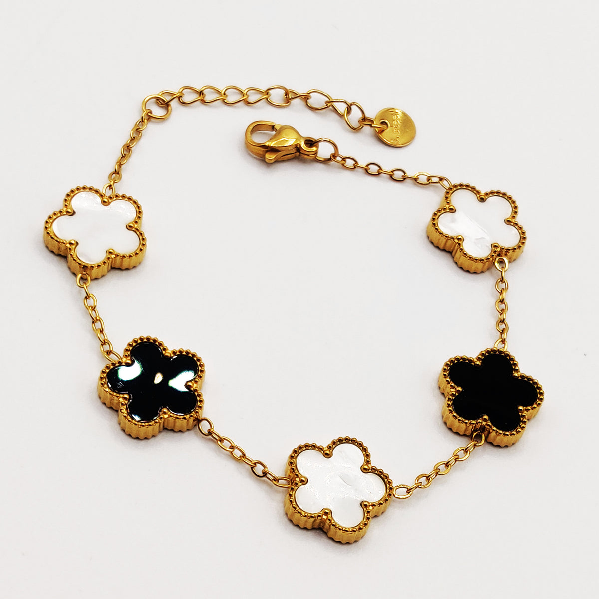 Bracelet Multi Marguerites Noires et Blanches Tour Perles d'imitation Dorées Luxe