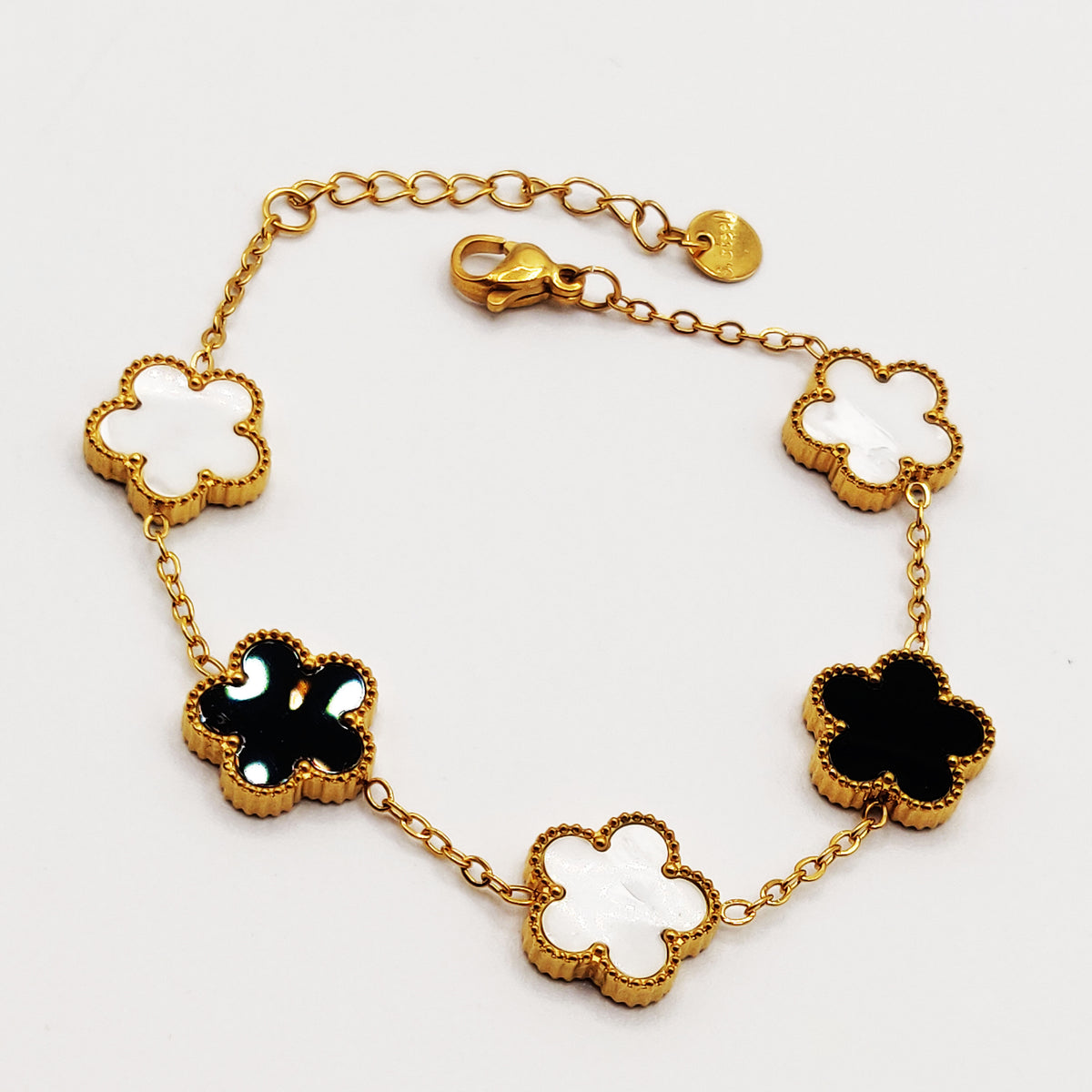 Bracelet Multi Marguerites Noires et Blanches Tour Perles d'imitation Dorées Luxe