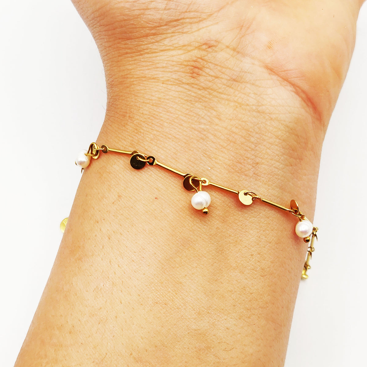 Bracelet Multi Cercles Dorés er Perles d'imitation Blanches