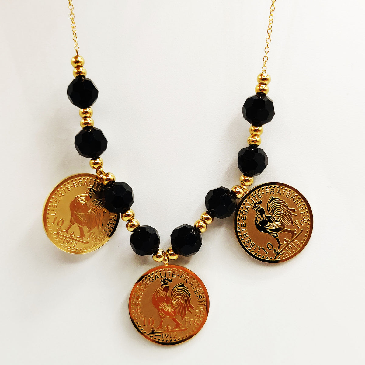 Collier Perles d'imitation Dorées et Noires Triple Pendentifs Louise Coq Luxe