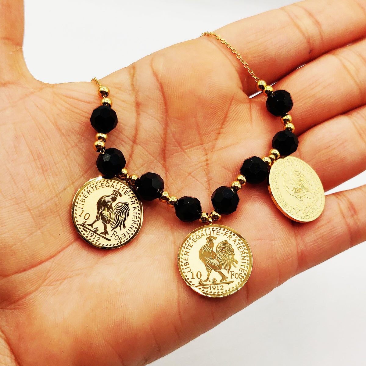 Collier Perles d'imitation Dorées et Noires Triple Pendentifs Louise Coq Luxe
