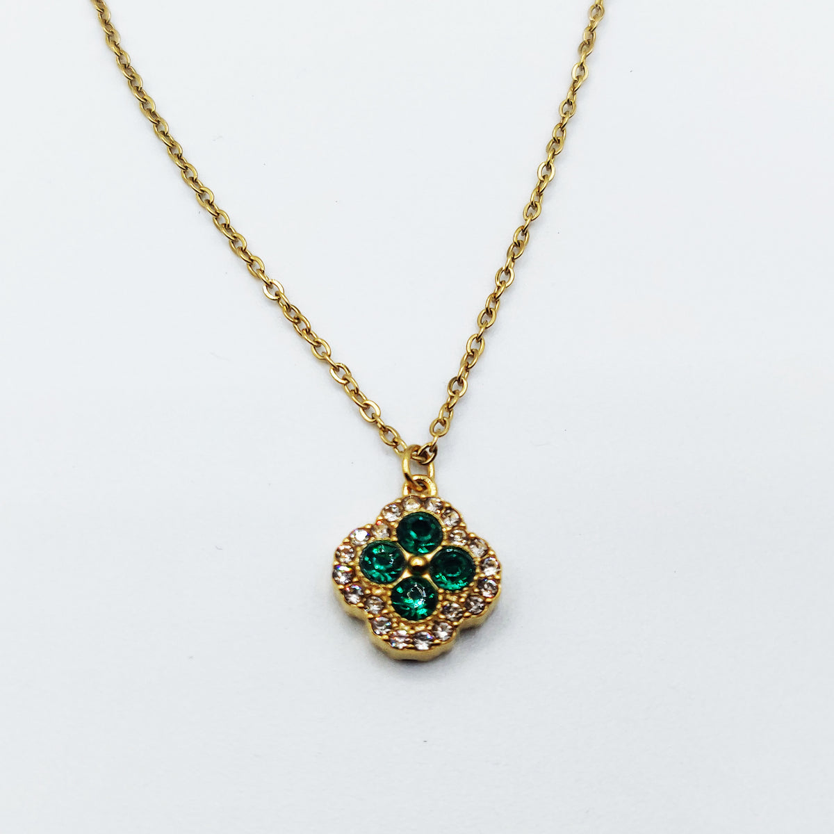 Collier Trèfle Cristaux Verts Tour Cristaux Luxe