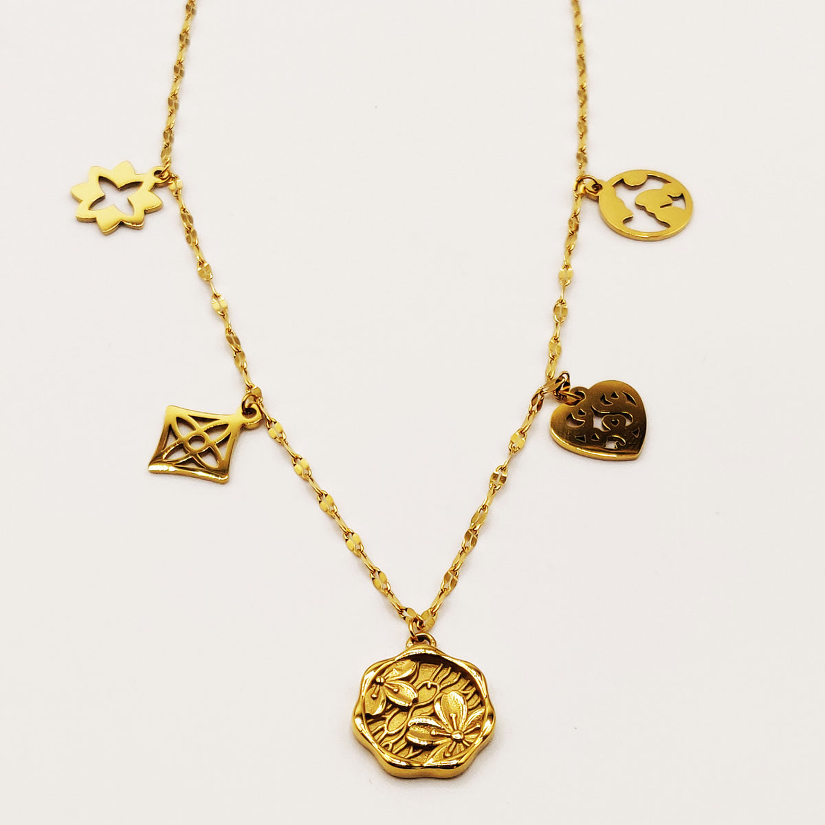 Collier Multi Pendentifs Fleurs et Étoiles Luxe