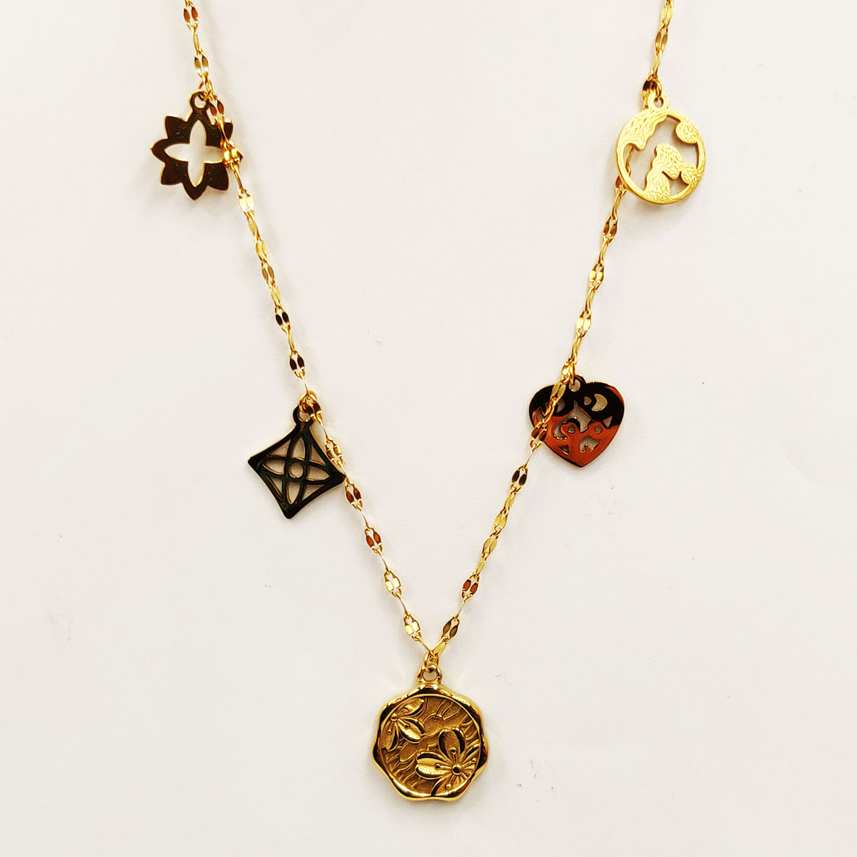 Collier Multi Pendentifs Fleurs et Étoiles Luxe