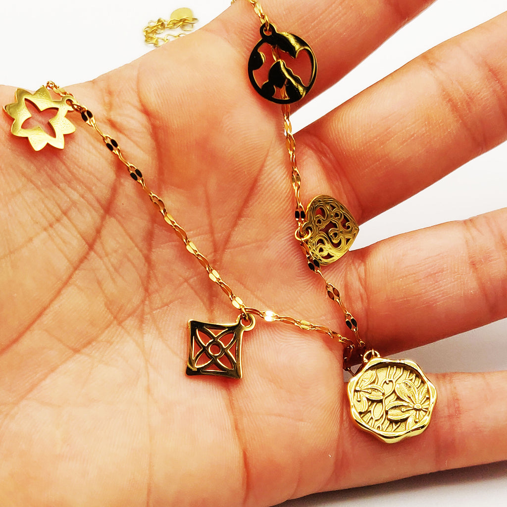 Collier Multi Pendentifs Fleurs et Étoiles Luxe