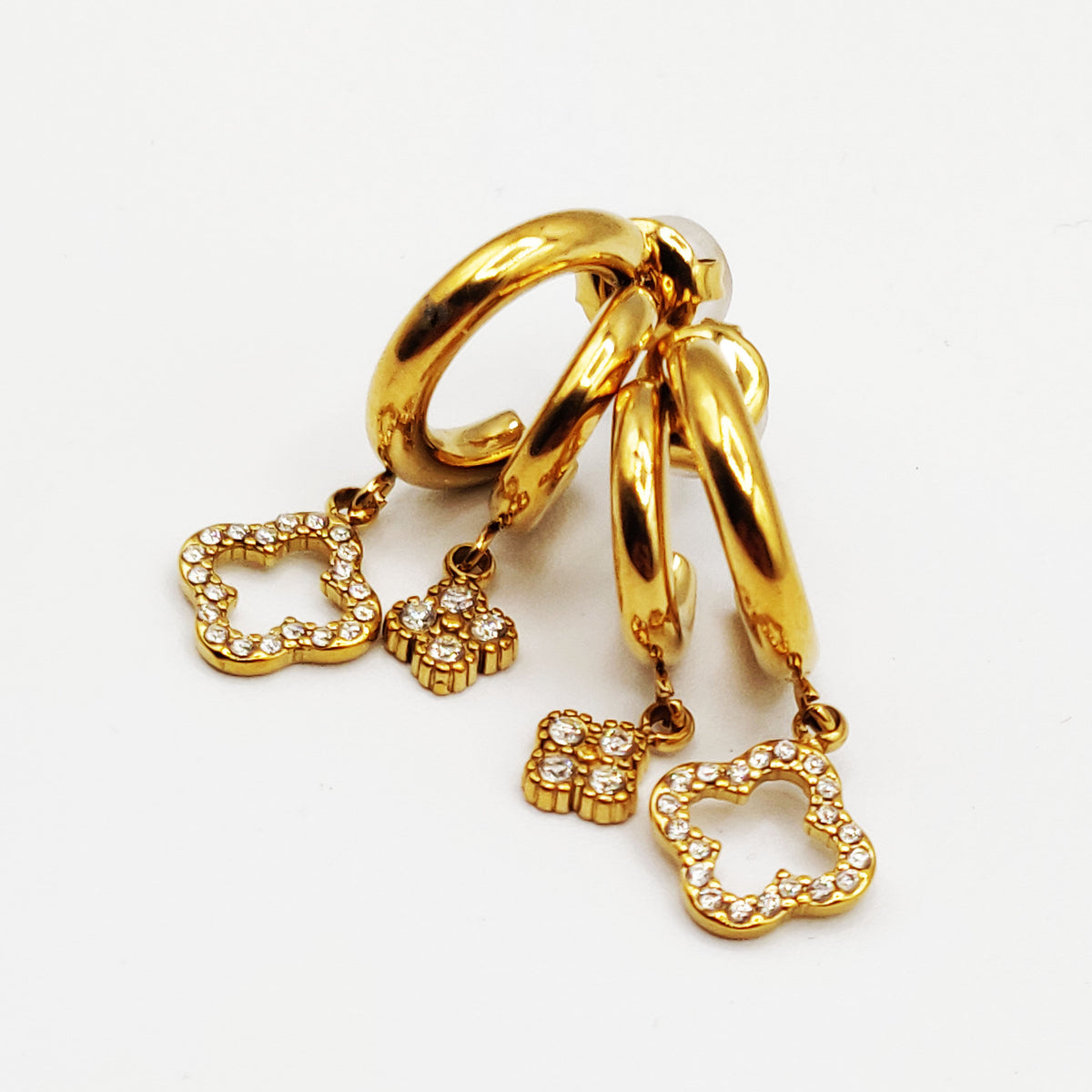 Boucles d'oreilles Créoles Pendentifs Trèfles Creux et 4 Cristaux Luxe