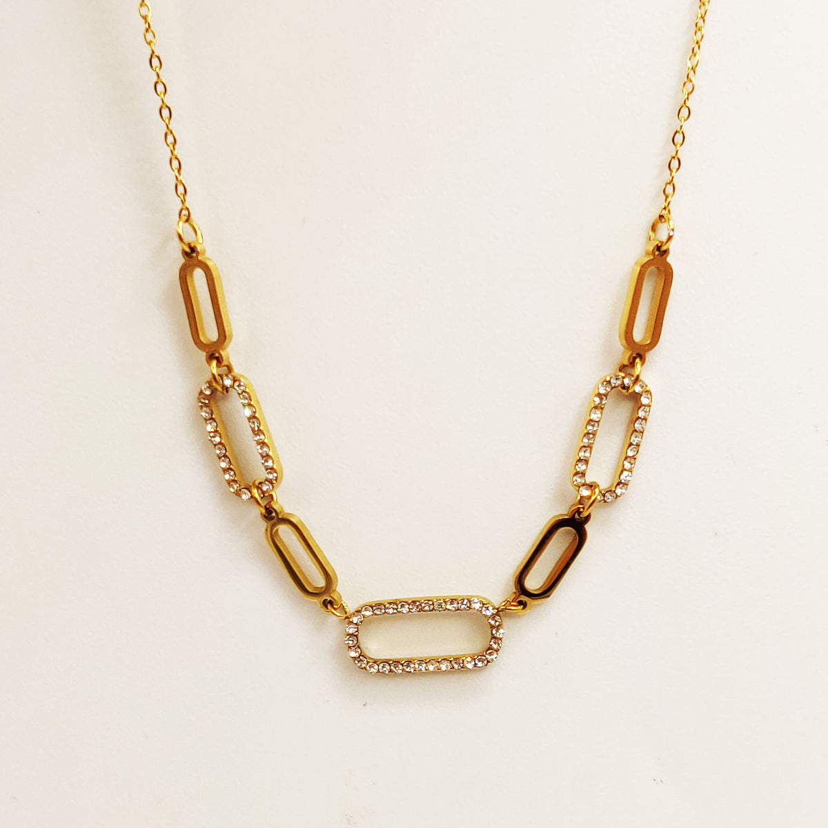 Collier Chaîne Maillons Ovales Dorés et Cristaux Luxe