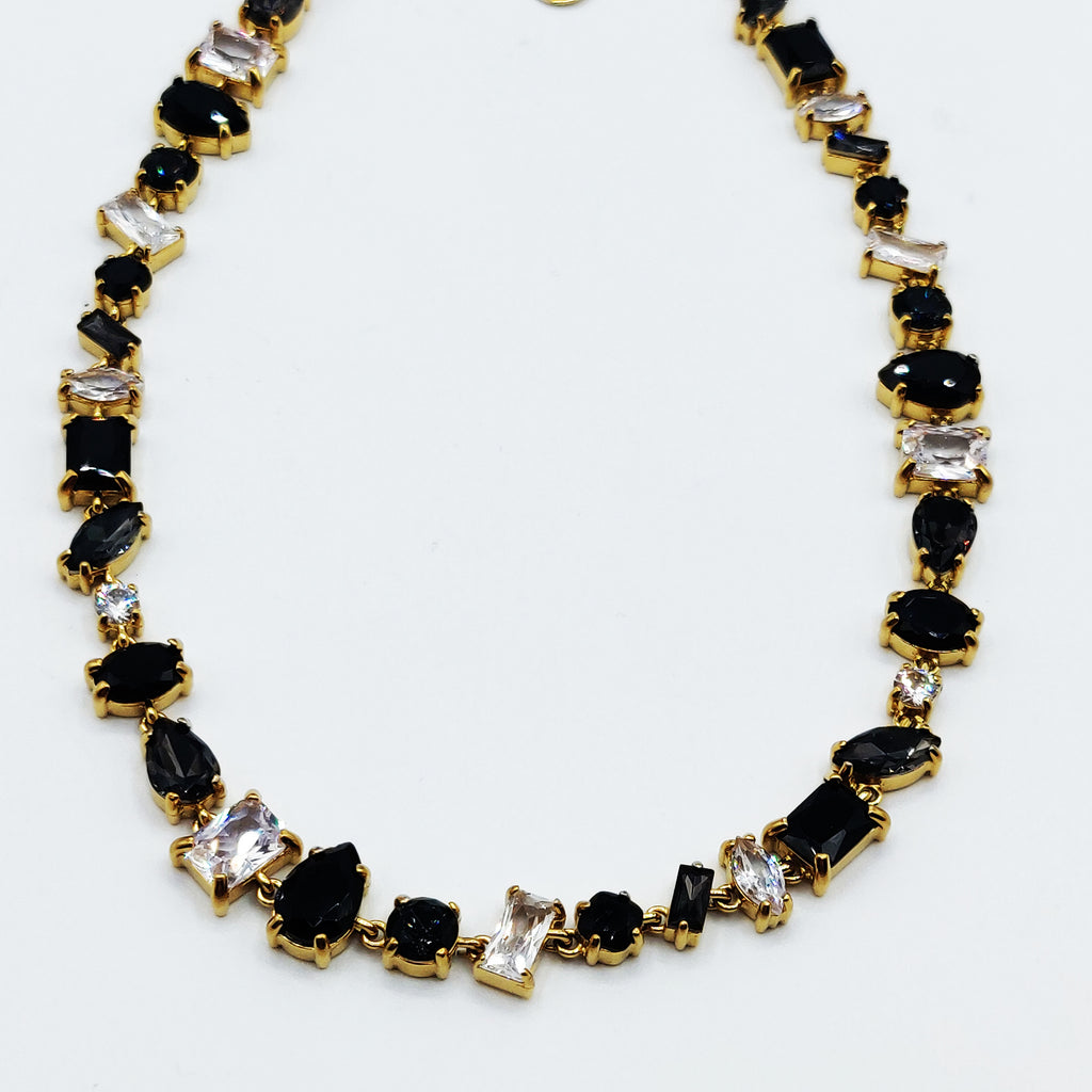 Collier Multi Cristaux Multi Formes Noirs et Blancs Luxe