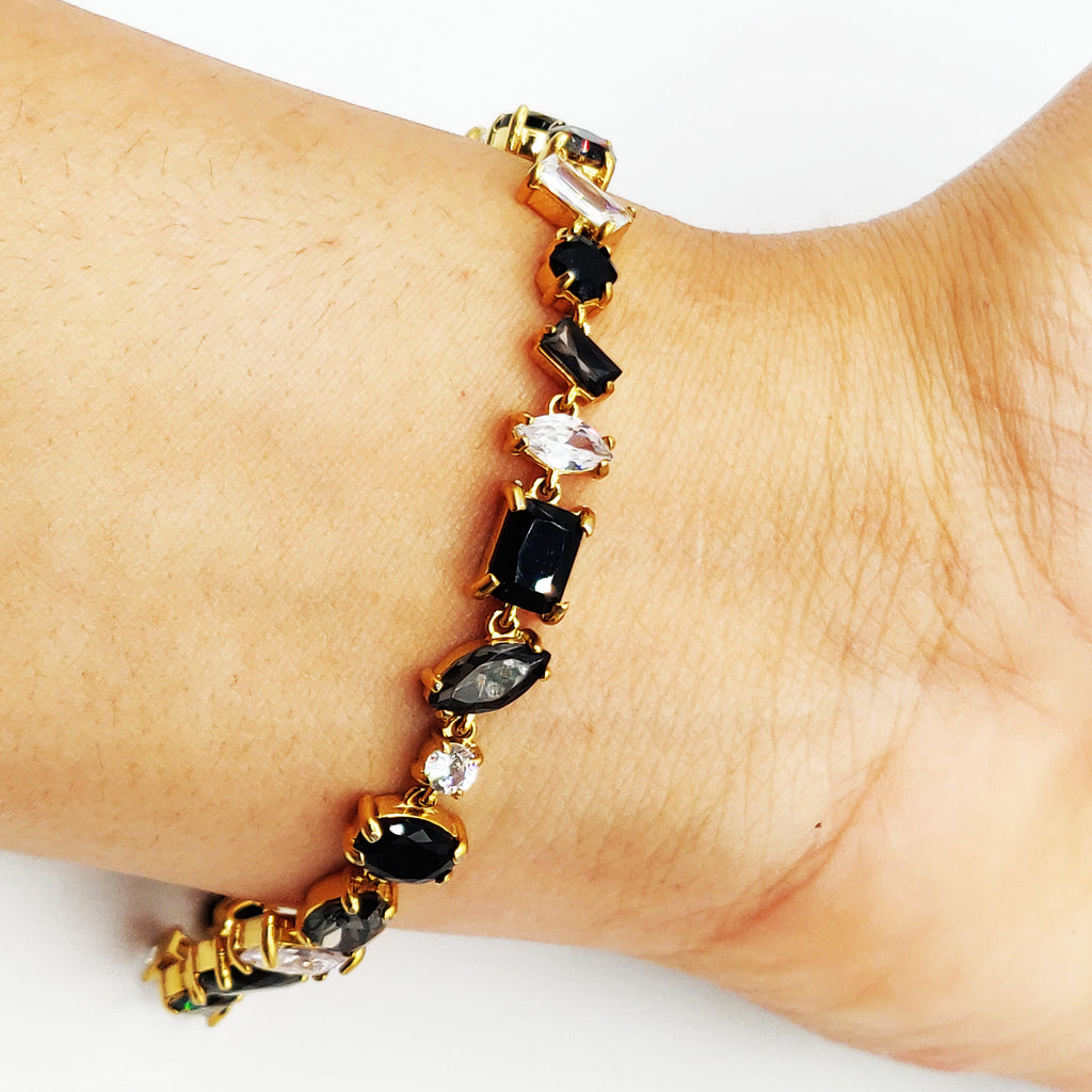 Bracelet Multi Cristaux Multi Formes Noirs et Blancs Luxe
