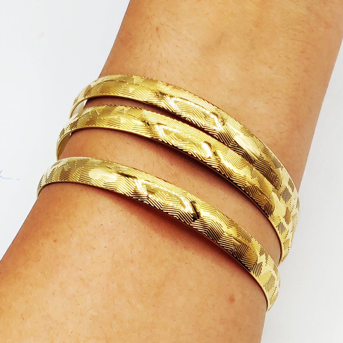 Trio de Bracelets Rigides Ondes Gravées Luxe