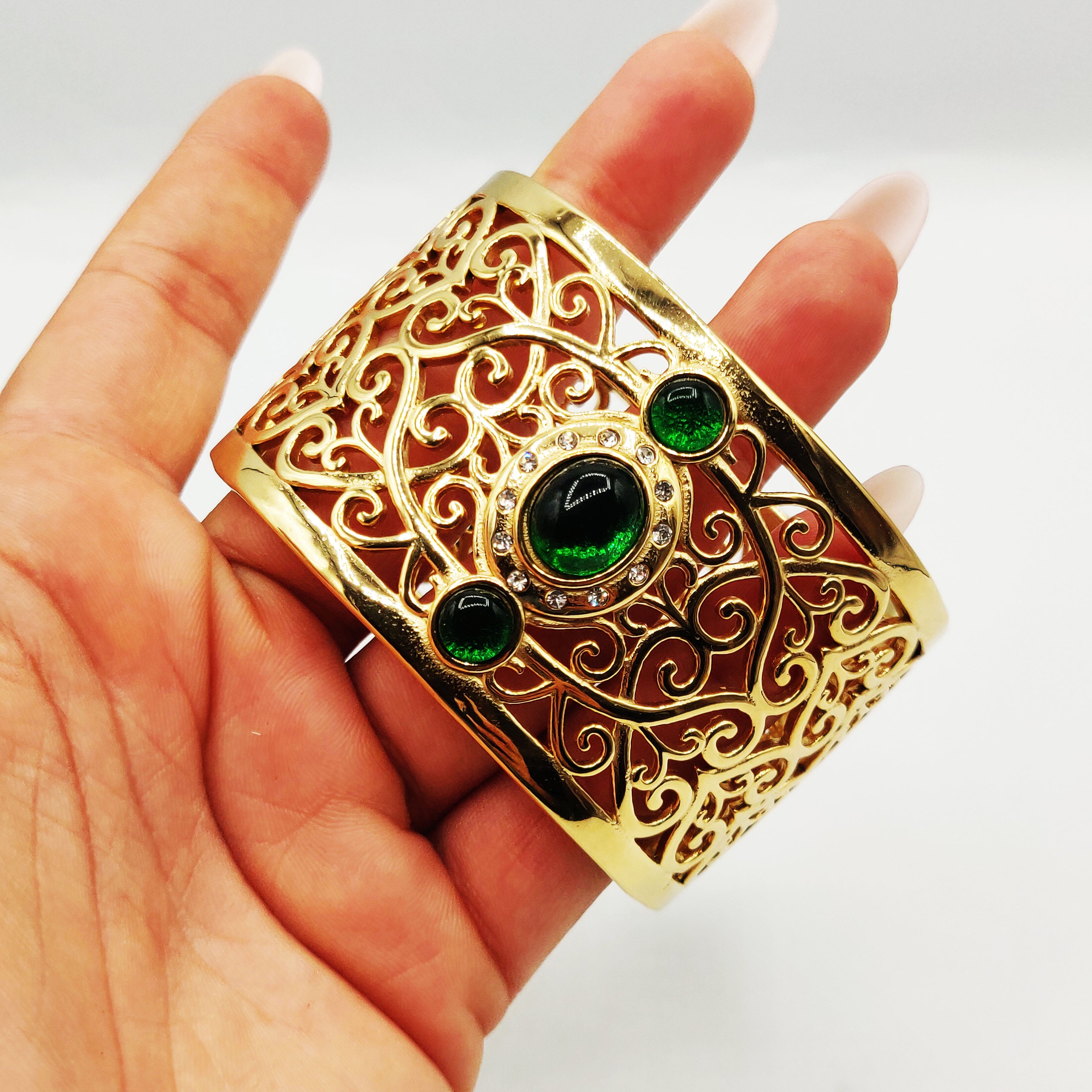 Bracelet Rigide Motifs Orientaux Pierres Vertes Luxe