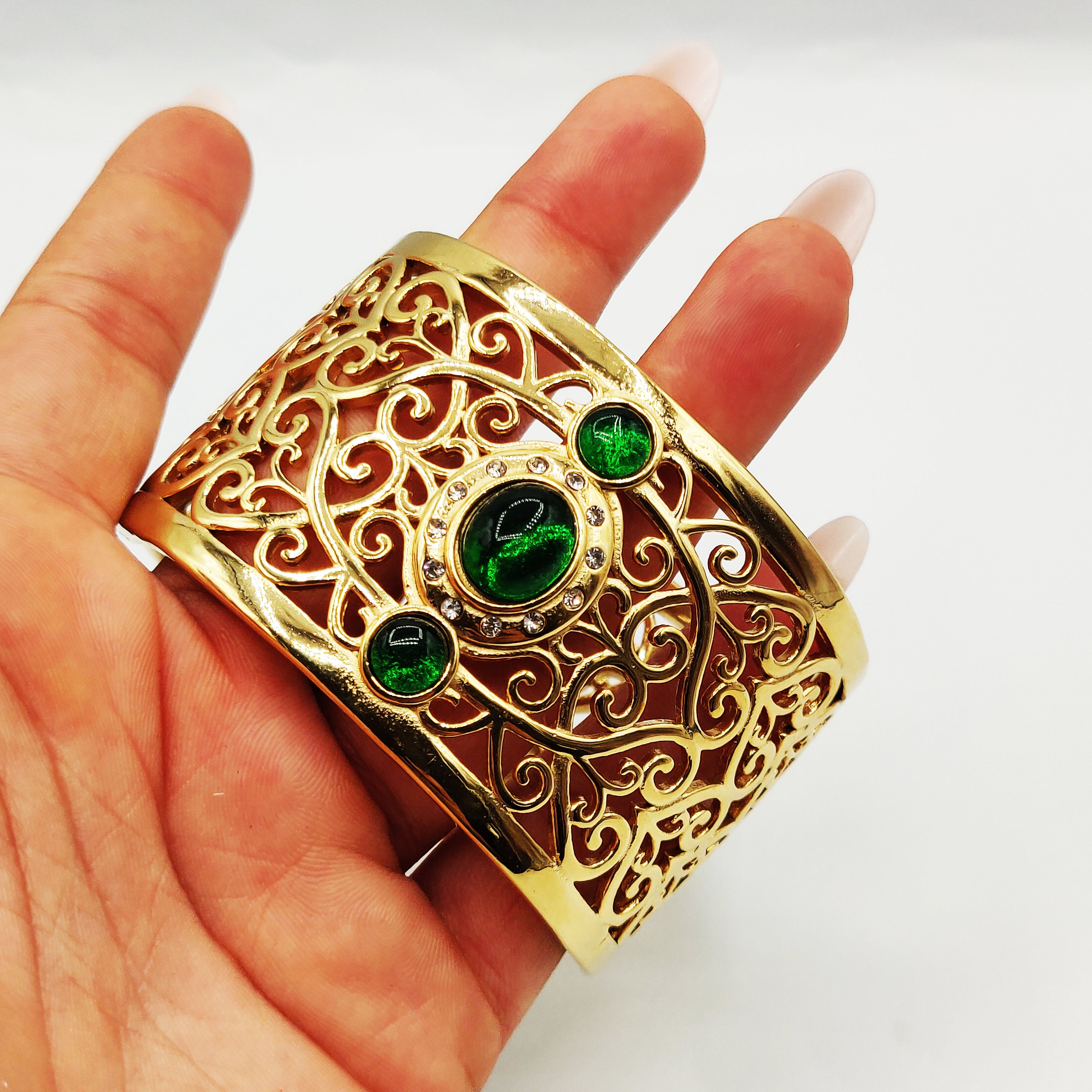 Bracelet Rigide Motifs Orientaux Pierres Vertes Luxe
