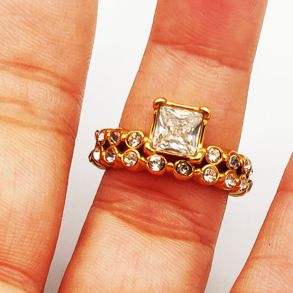 Bague Double Lignes Cristaux Ronds et Grand Cristal Carré Luxe