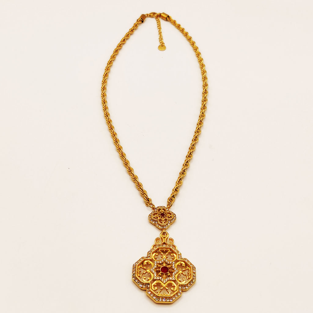Collier Grand Trèfle Motifs orientaux Cristaux Rouges Luxe