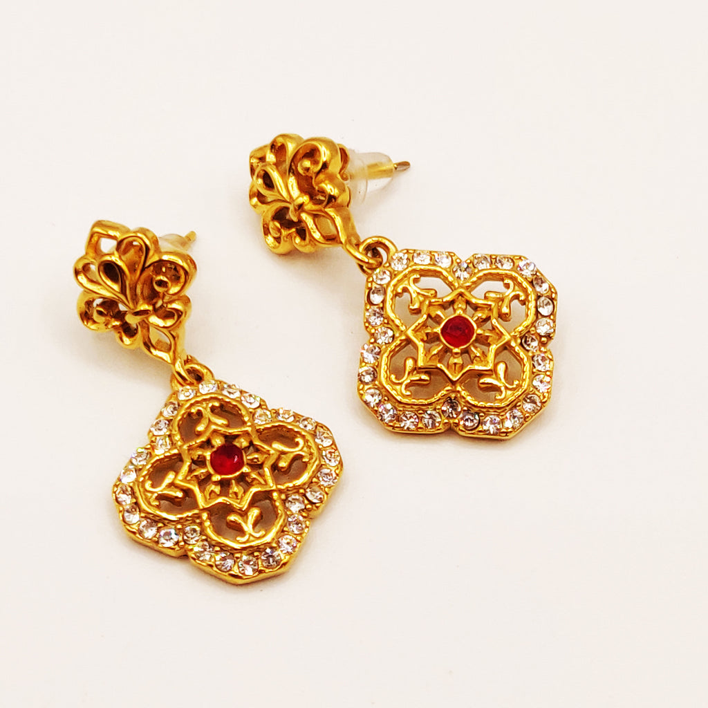 Boucles d'oreilles Grand Trèfle Motifs orientaux Cristaux Rouges Luxe