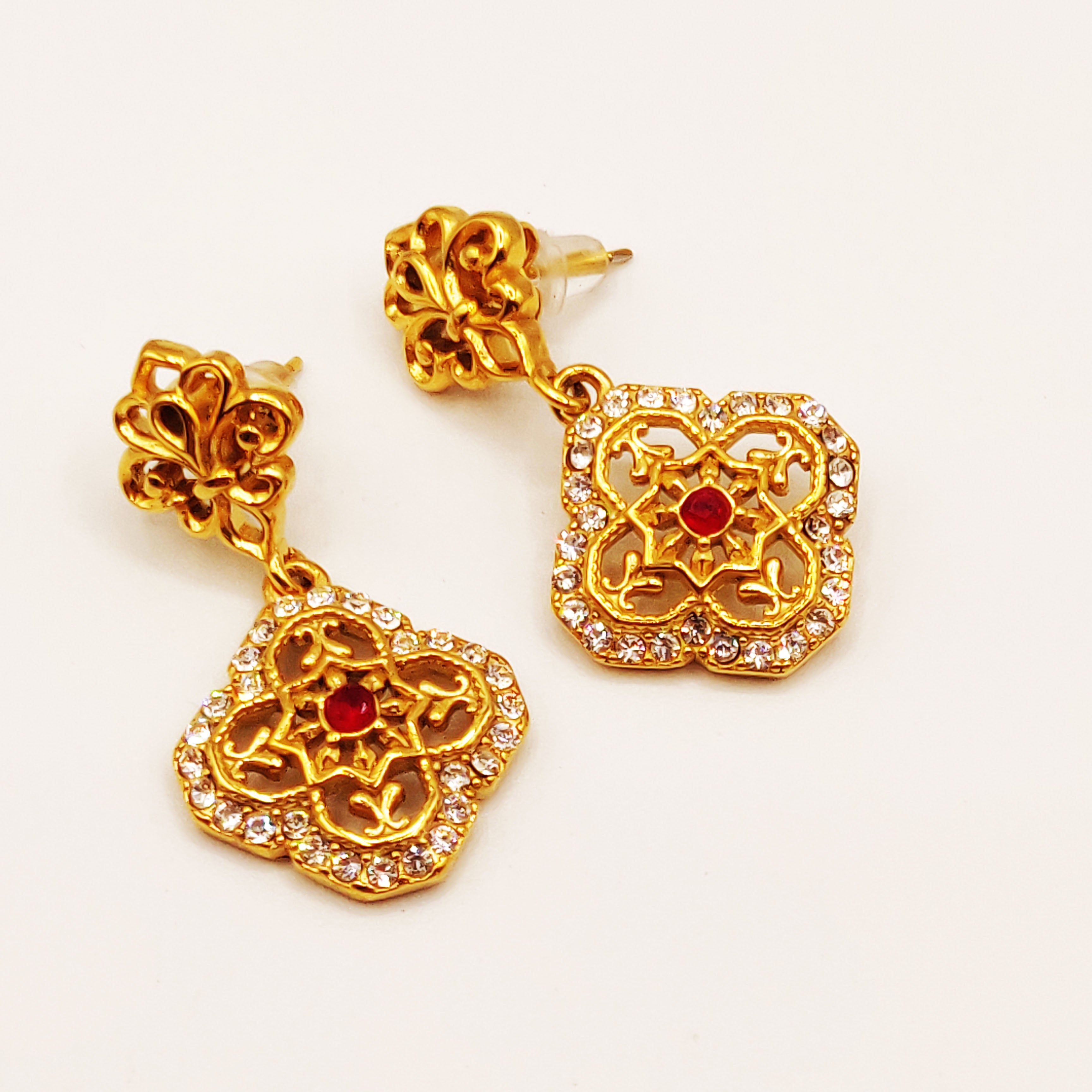 Boucles d'oreilles Grand Trèfle Motifs orientaux Cristaux Rouges Luxe
