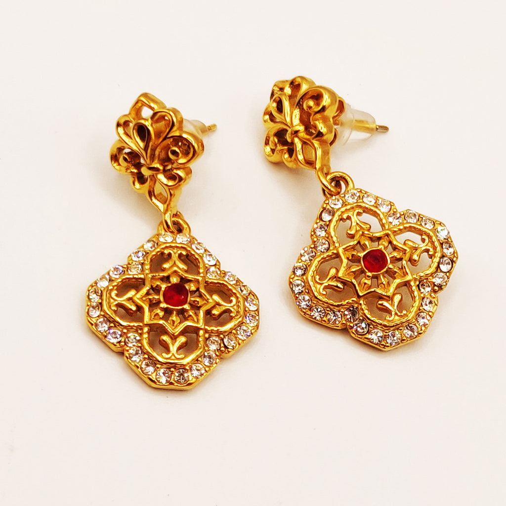 Boucles d'oreilles Grand Trèfle Motifs orientaux Cristaux Rouges Luxe