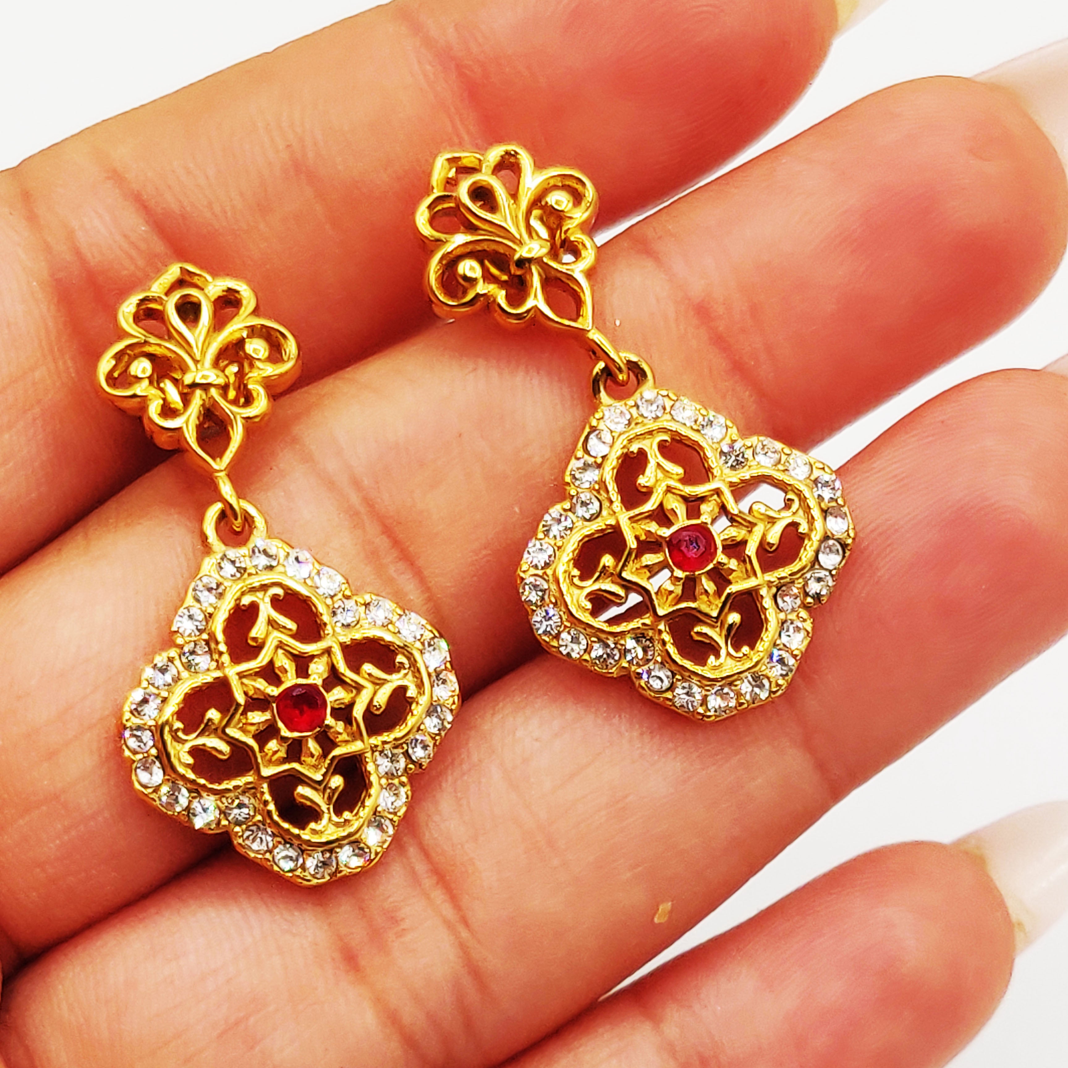 Boucles d'oreilles Grand Trèfle Motifs orientaux Cristaux Rouges Luxe