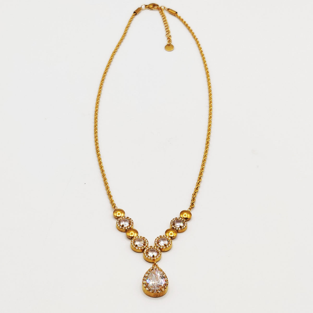 Collier Ronds Cristaux et Dorés Pendentif Goutte Cristal Luxe