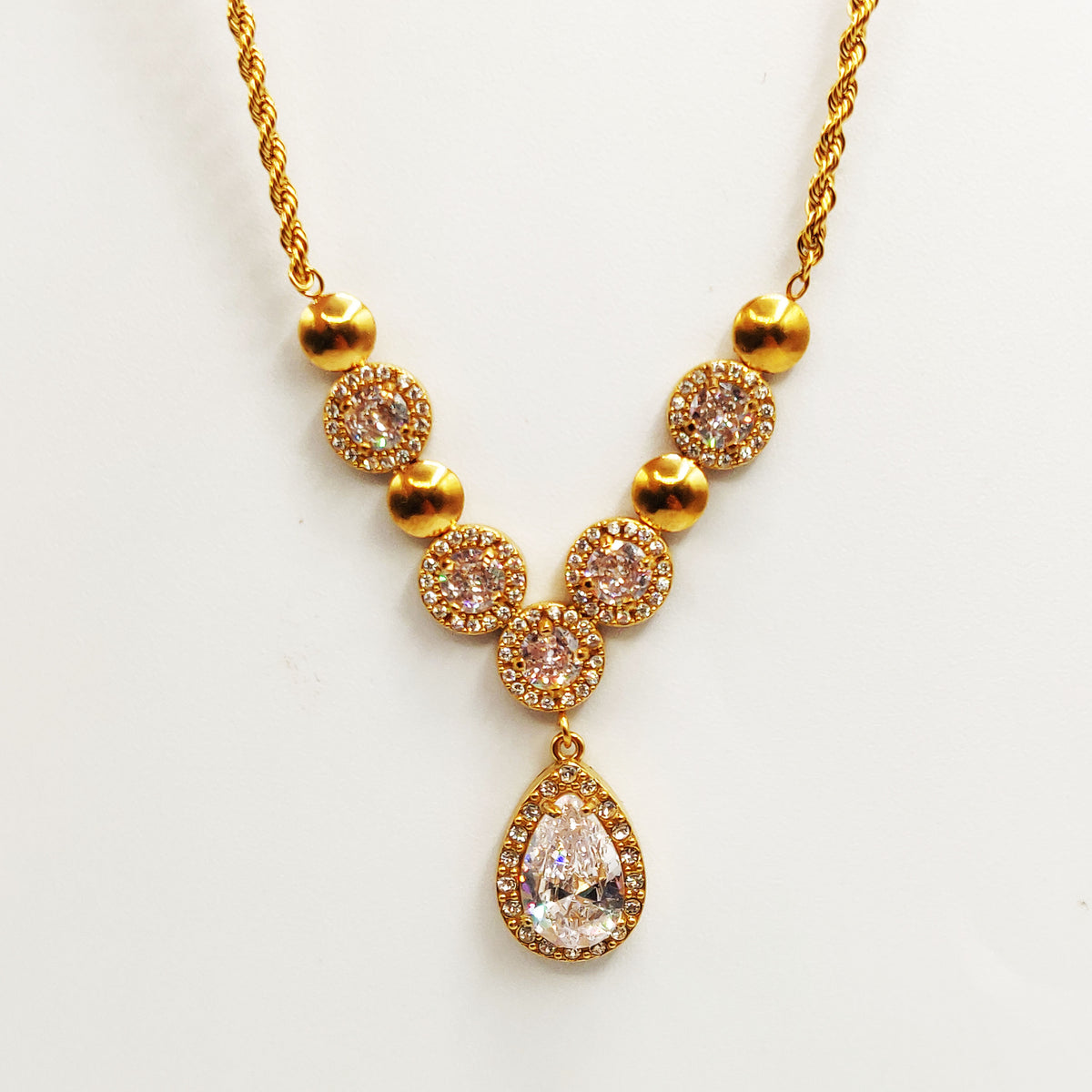 Collier Ronds Cristaux et Dorés Pendentif Goutte Cristal Luxe