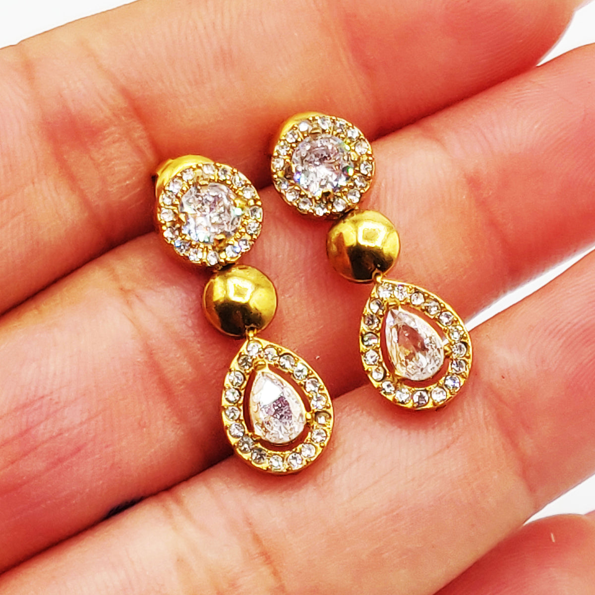 Boucles d'oreilles Ronds Cristaux et Dorés Pendentif Goutte Cristal Luxe