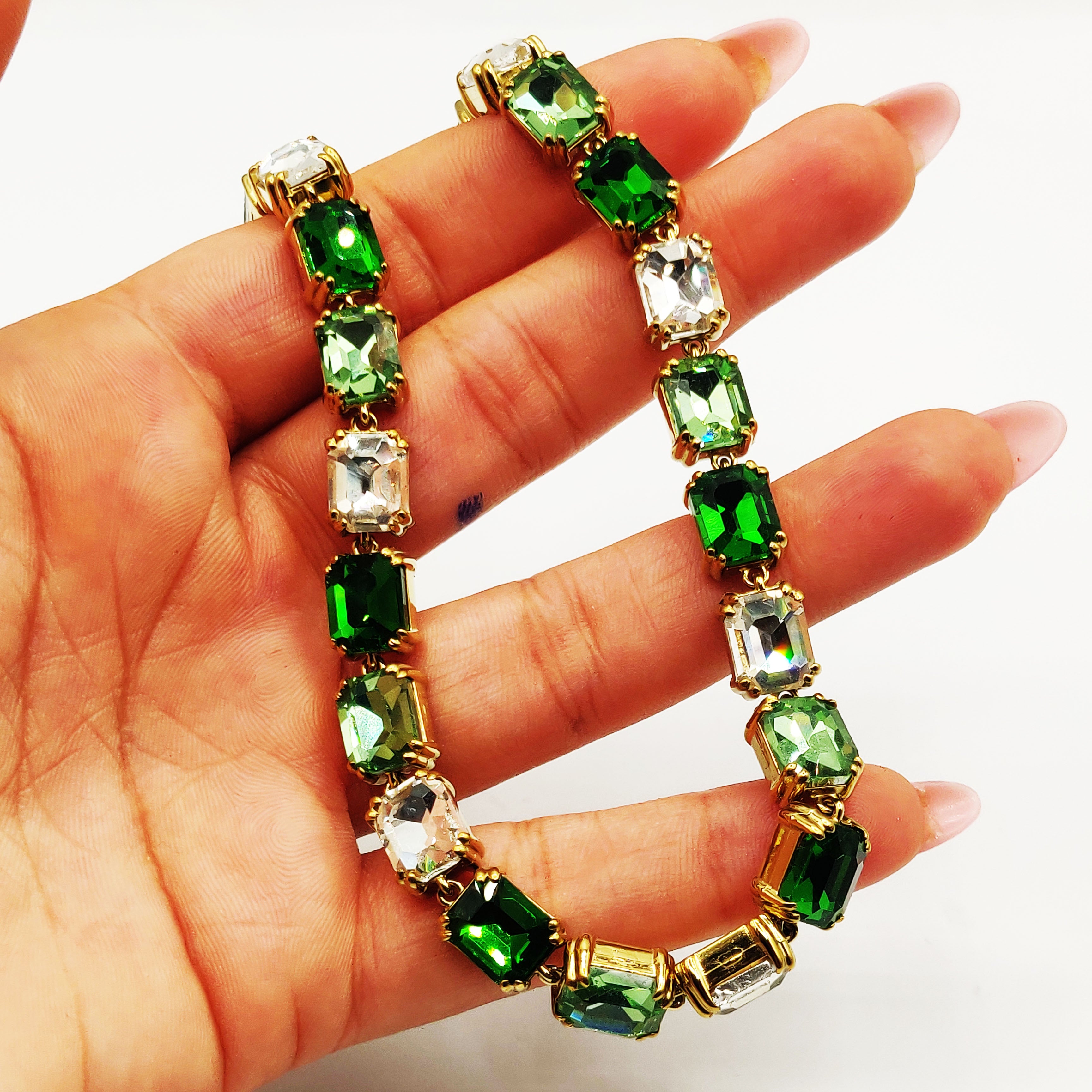Collier Multi Cristaux Rectangles Verts et Blancs Luxe